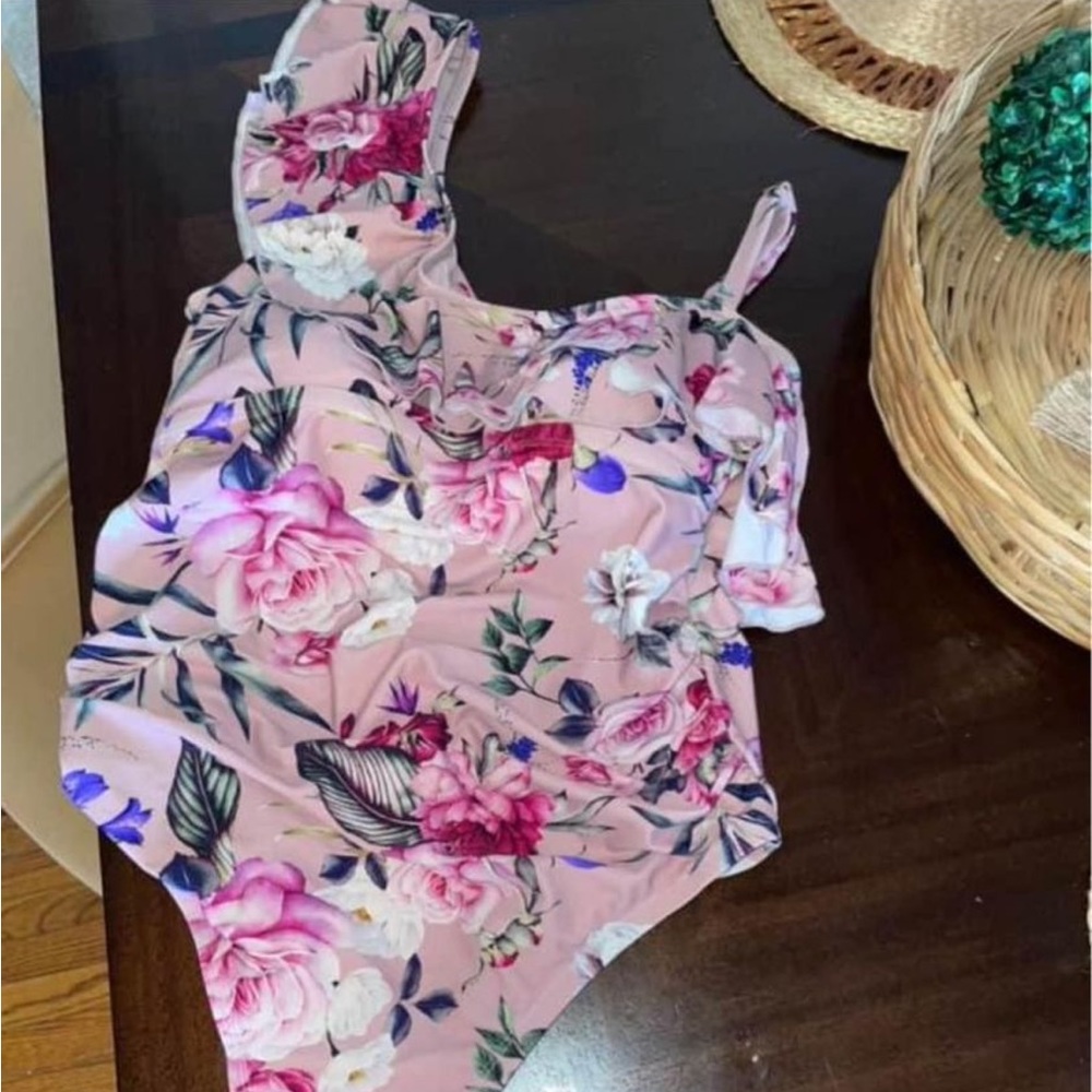 RUFFLED SWIMSUIT